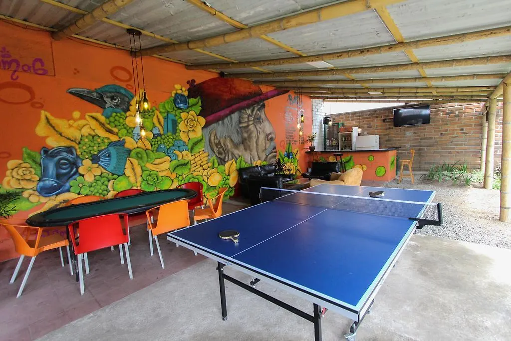 Poblado Park Guest House 메딜린 3*,